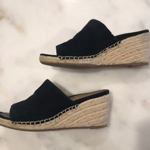 Vionic  Tulum Kadyn black suede wedge sz 6.5